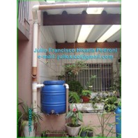 Permacultura e autonomia - Sistema de captação de água da chuva com filtro auto-limpante e separador de água suja. Capacidade: 150 litros. Crédito: Adaptação da criação de Edison Urbano (http://sempresustentavel.com.br) Custo aproximado: R$ 120 (com utilização de materiais que se encontravam sem uso)